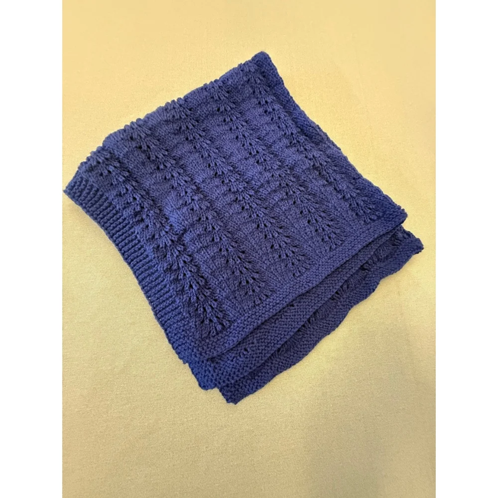 Bernat Looped Cable Lines Crochet Blanket size 34x34 inches navy blue